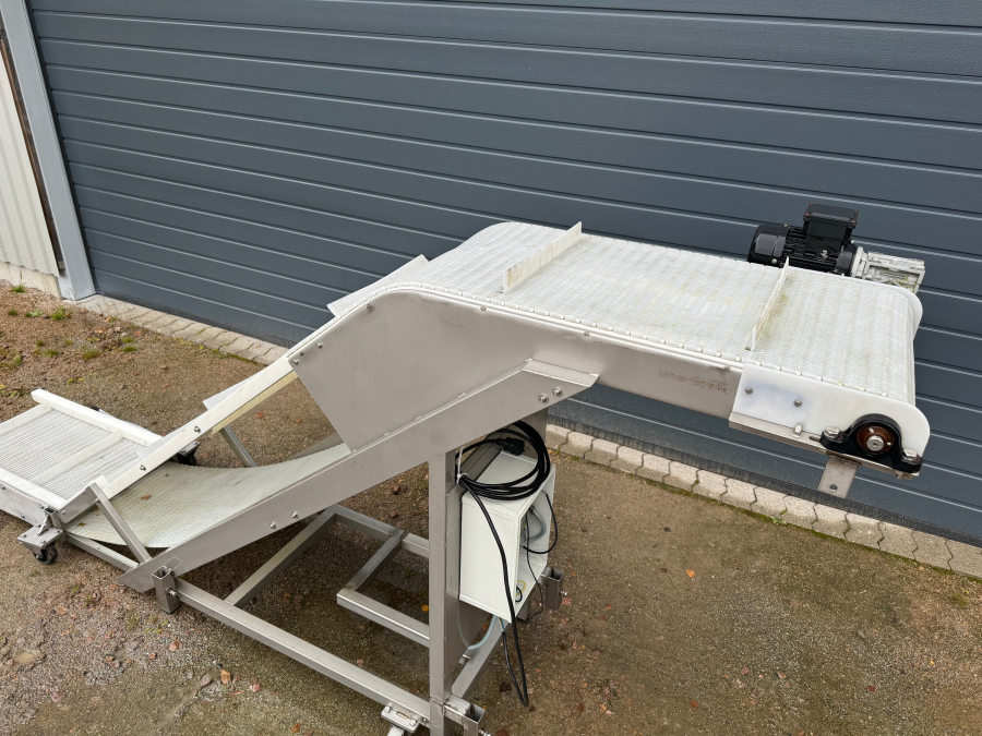 6049 EMVE feeding conveyor bag conveyor