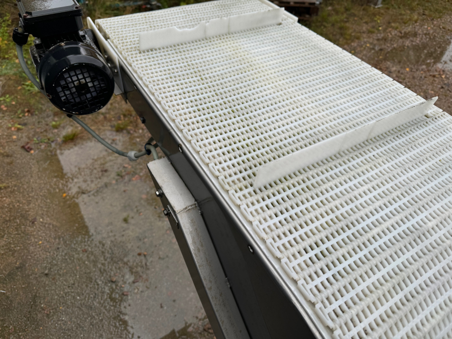 6049 EMVE feeding conveyor bag conveyor