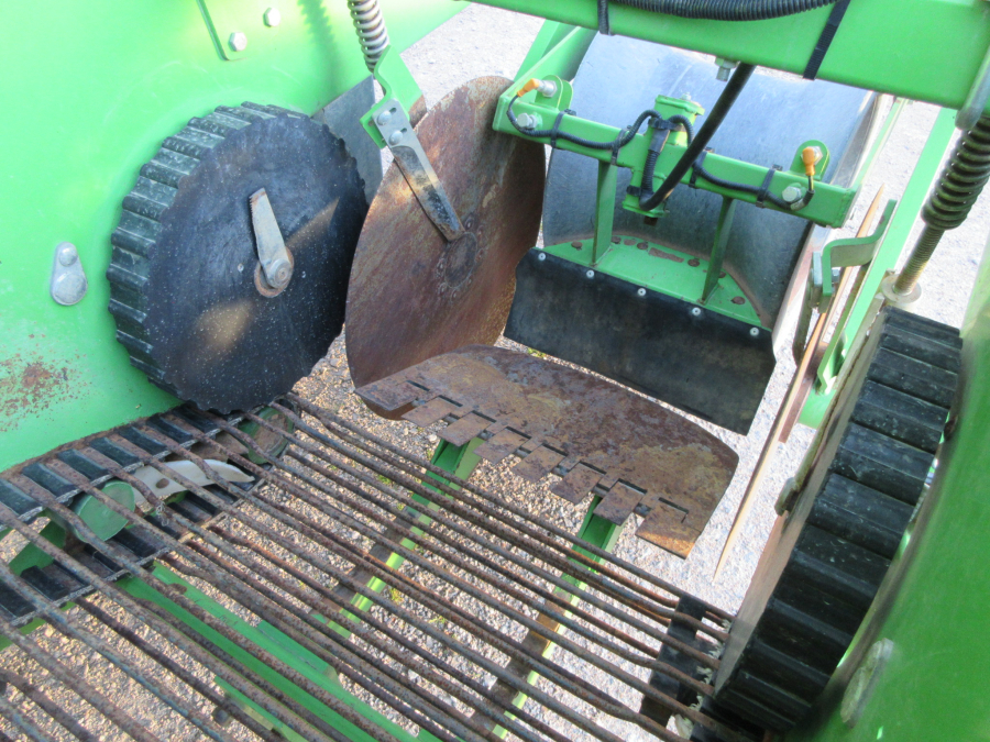 6322 AVR 6100 potato harvester