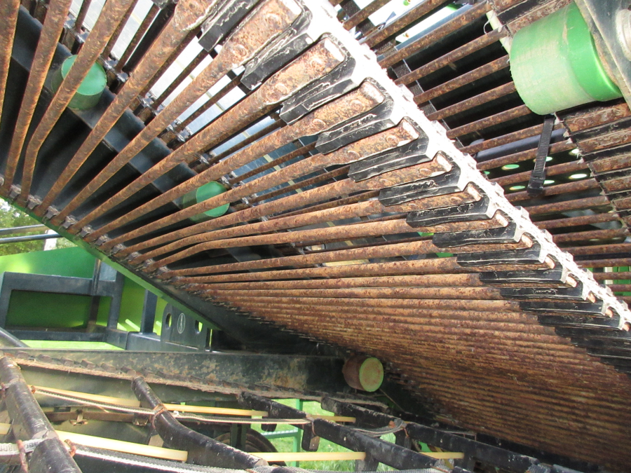 6322 AVR 6100 potato harvester