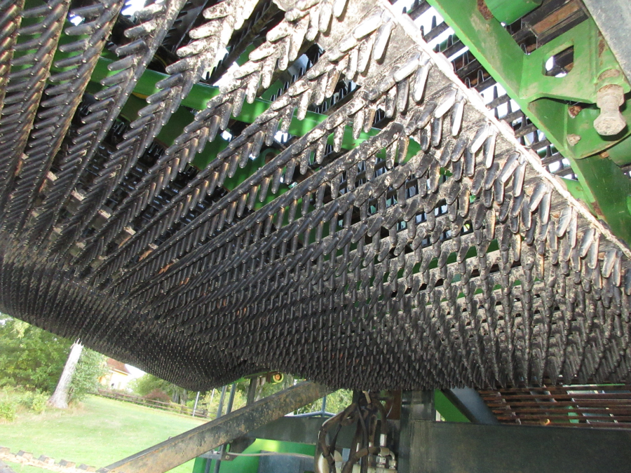 6322 AVR 6100 potato harvester