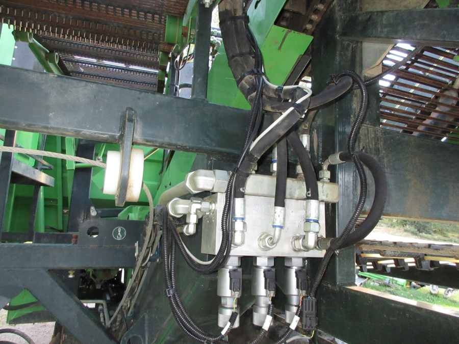 6322 AVR 6100 potato harvester