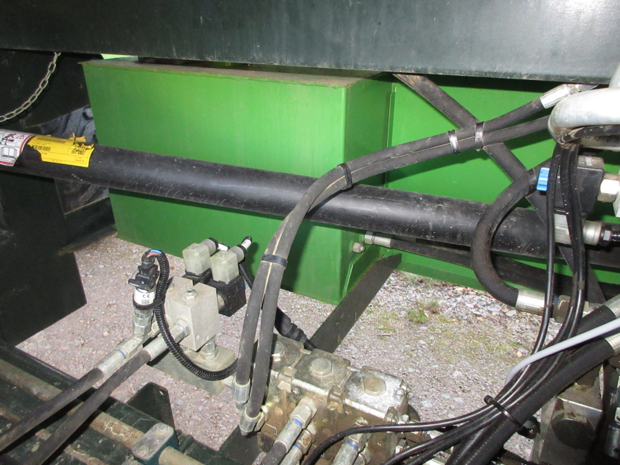 6322 AVR 6100 potato harvester