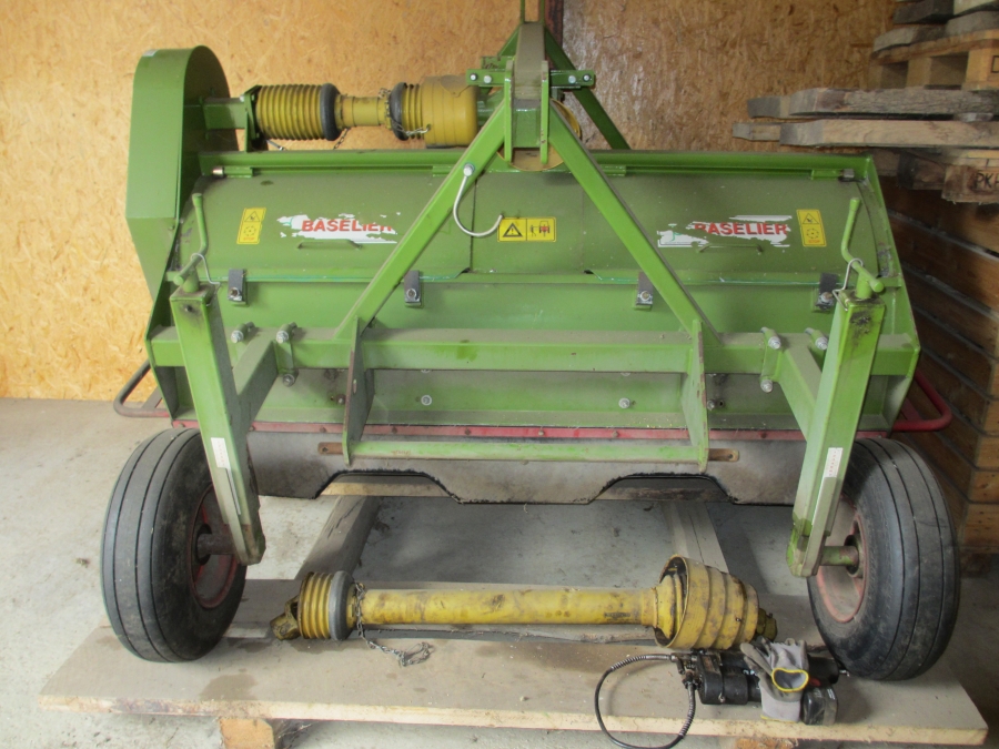 3717 Baselier haulm topper 2 row