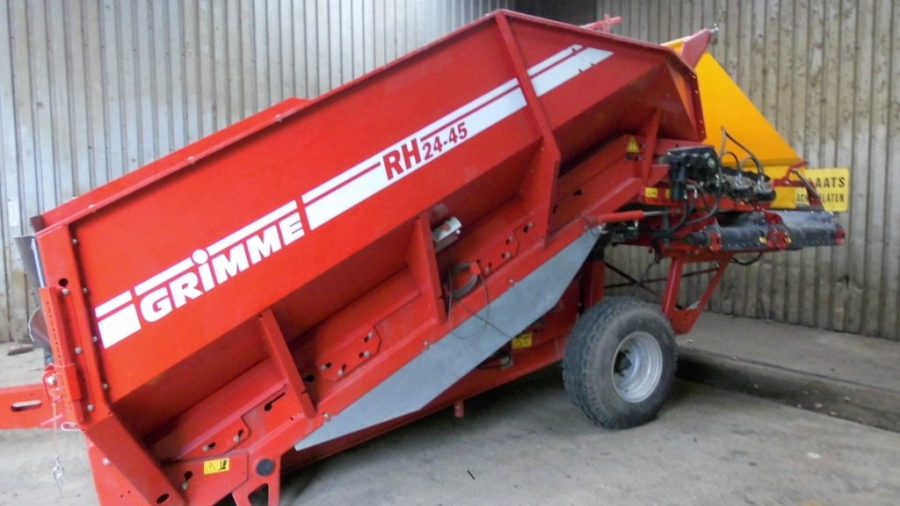 3787 Grimme RH 24-45 receiving hopper