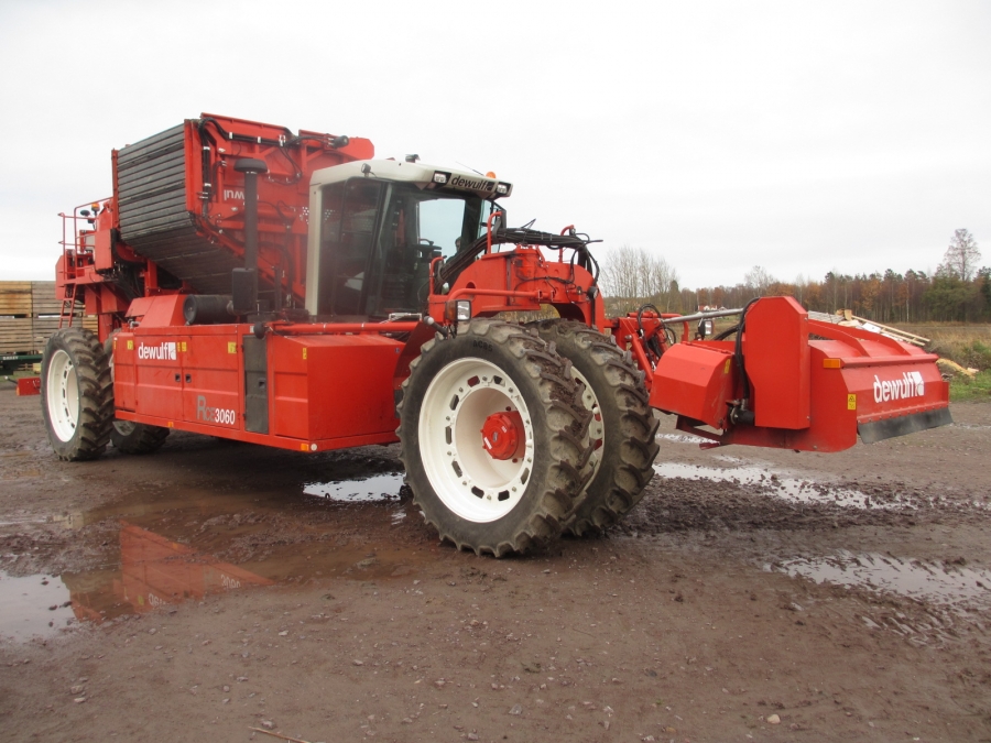 3792 Dewulf RCE 2 row selfpropelled potato harvester