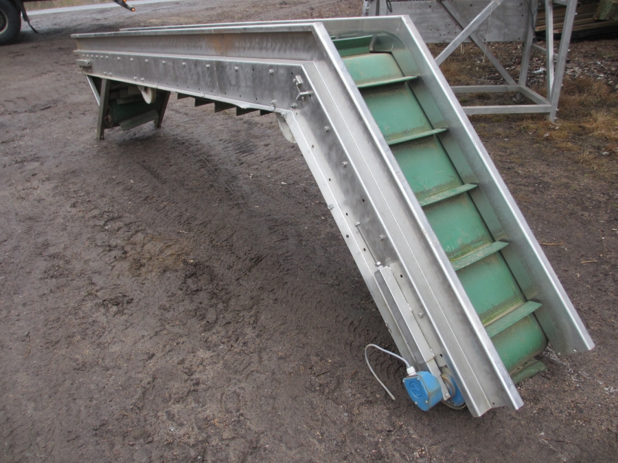 3807 Newtec feeding conveyor to weigher