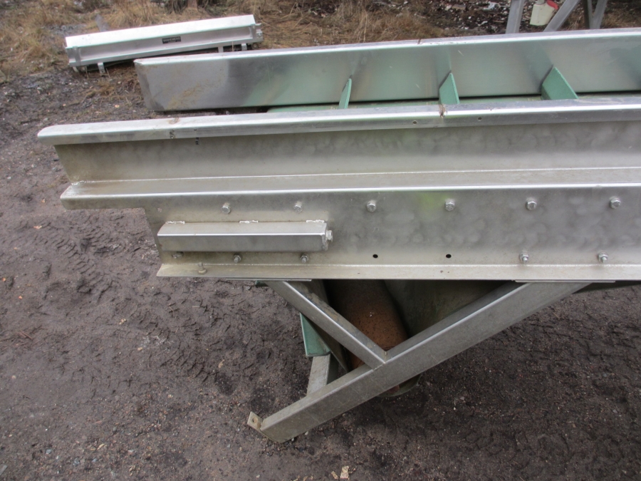 3807 Newtec feeding conveyor to weigher