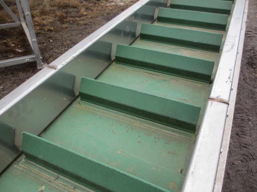3807 Newtec feeding conveyor to weigher