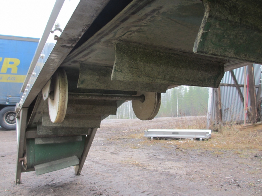 3807 Newtec feeding conveyor to weigher