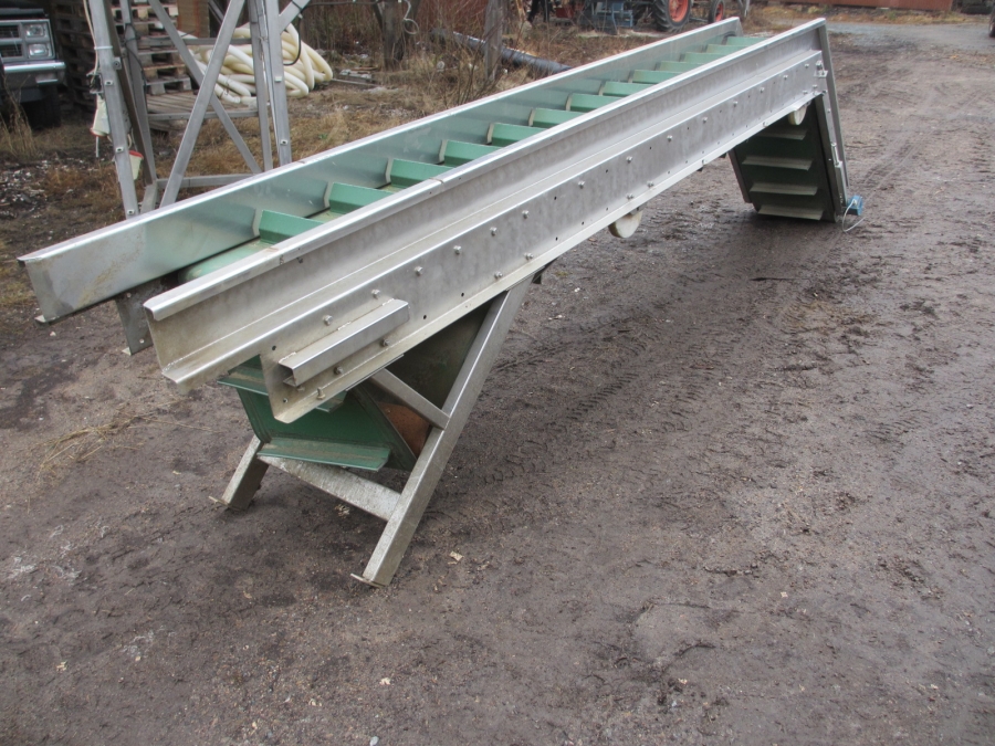 3807 Newtec feeding conveyor to weigher