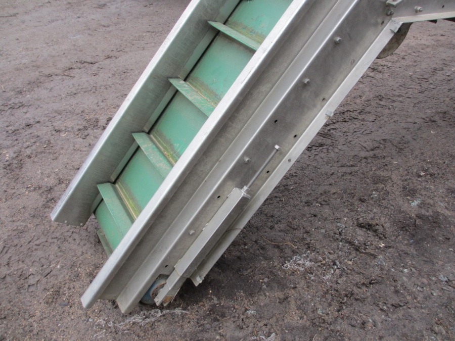 3807 Newtec feeding conveyor to weigher