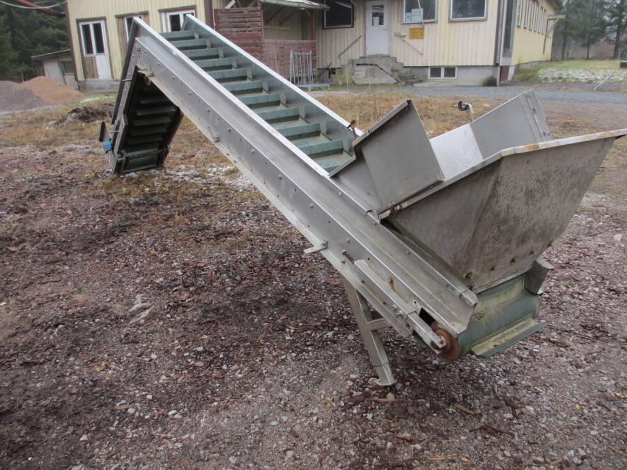 3807 Newtec feeding conveyor to weigher