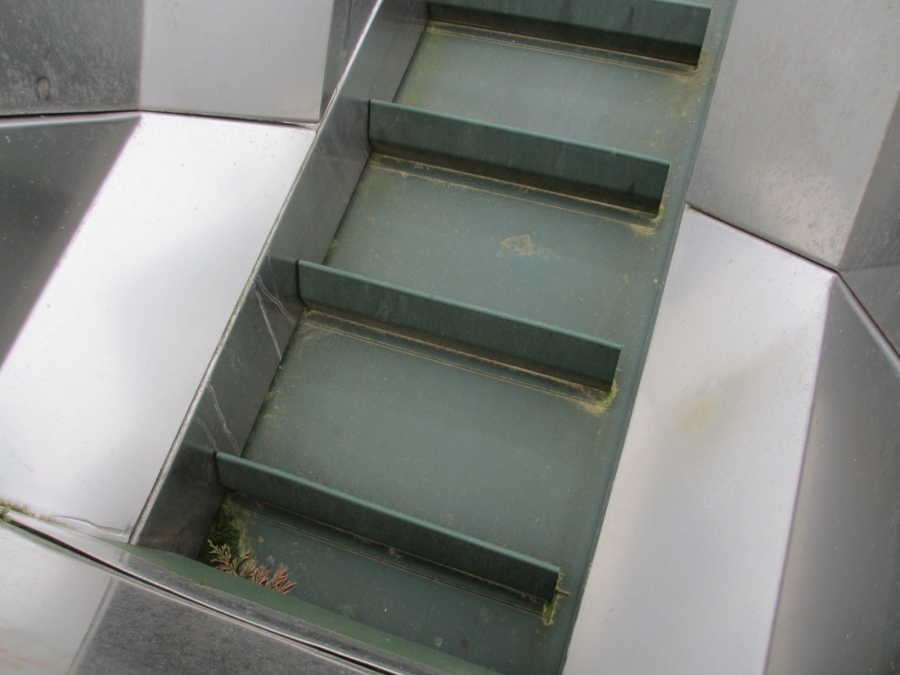 3807 Newtec feeding conveyor to weigher