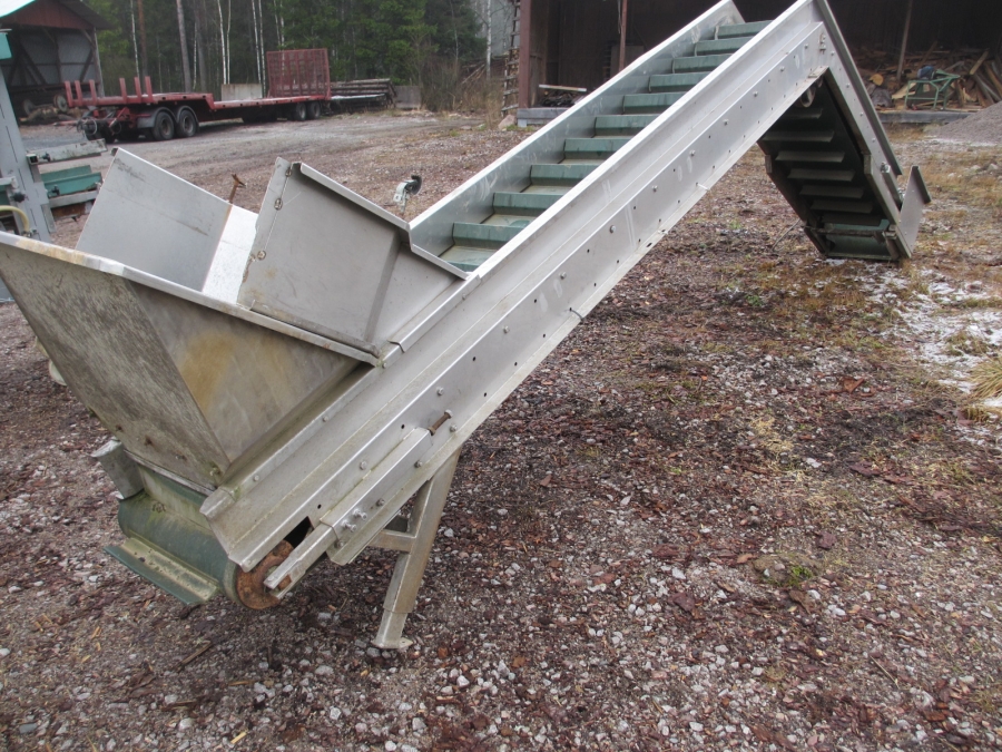 3807 Newtec feeding conveyor to weigher