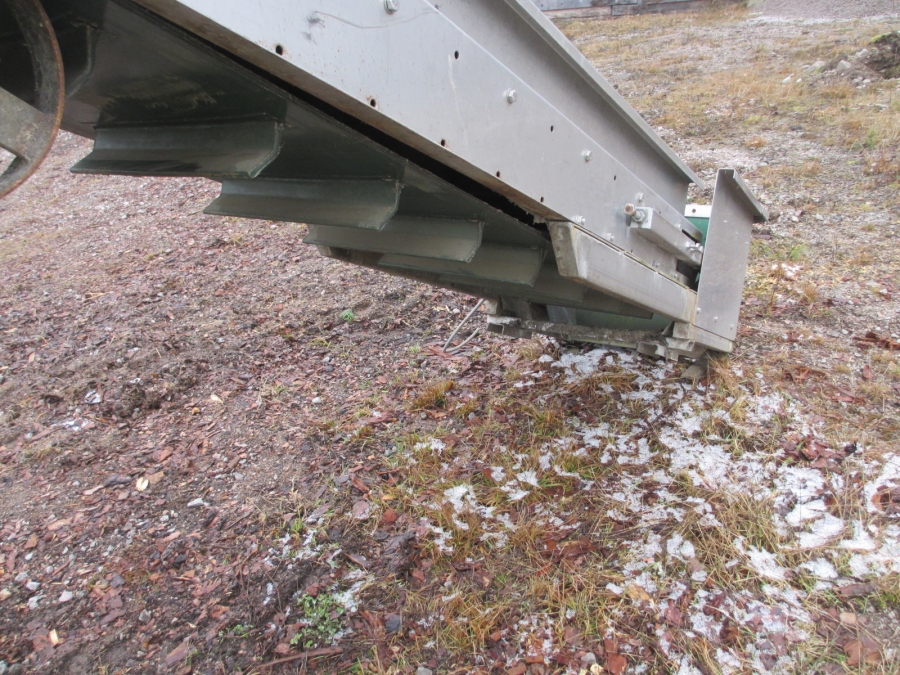 3807 Newtec feeding conveyor to weigher
