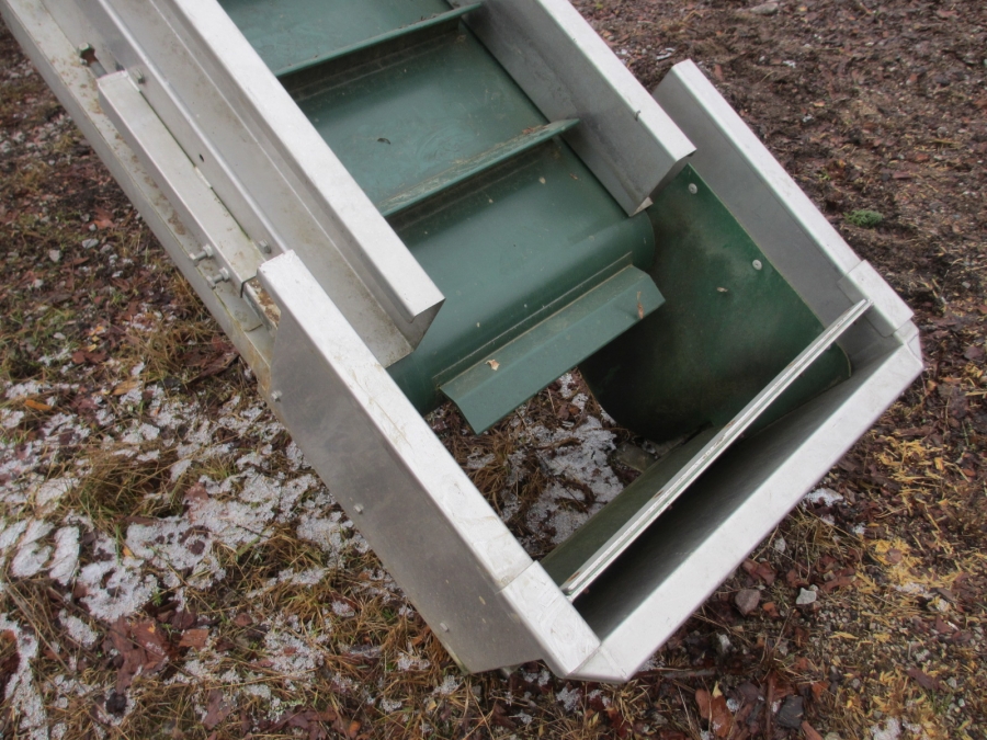 3807 Newtec feeding conveyor to weigher