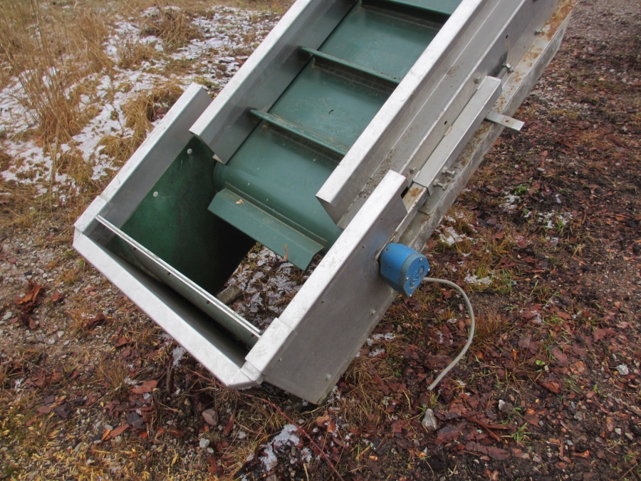 3807 Newtec feeding conveyor to weigher