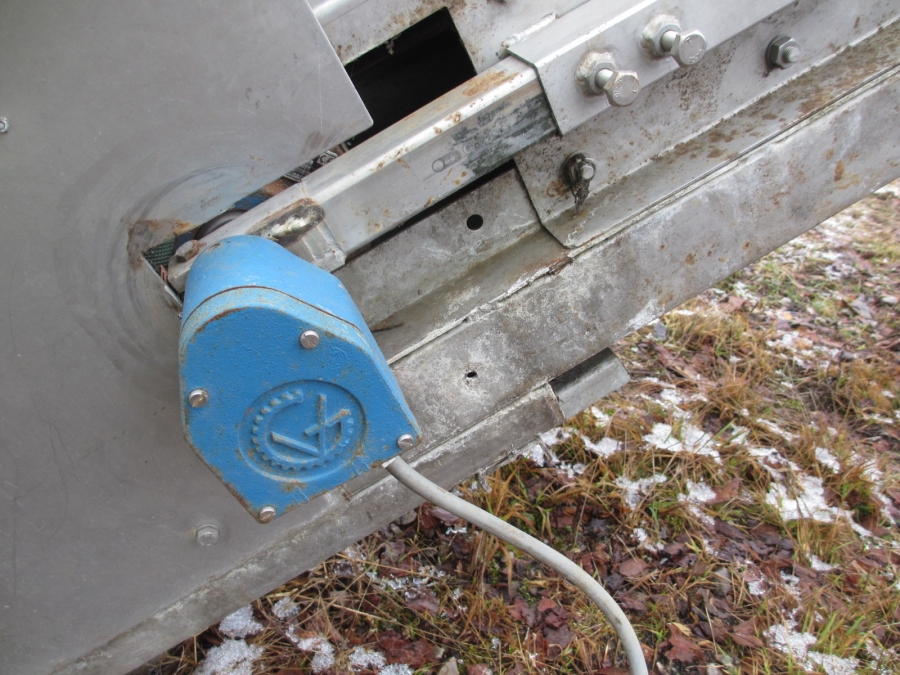 3807 Newtec feeding conveyor to weigher
