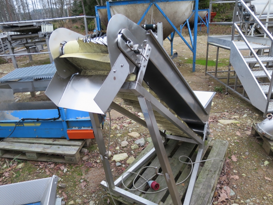 3929 Rostfri elevator 1700x400 mm 