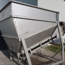 4882 EMVE bunker with feeding conveyor