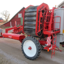 5528 Dewulf GKII carrot harvester 2 row with elevator