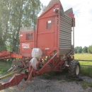 3417 Simon carrot harvester 1 row with bunker