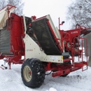 3519 Simon carrot harvester 1 row with bunker