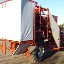 3583 Simon carrot harvester 1 row with 5 ton bunker