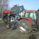 3766 Asa-lift T-10B carrot harvester mounted with bunker