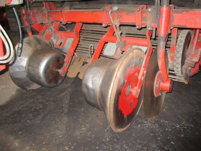 3125 Kverneland UN 2400 Kartoffelroder 2 Reihe mit elevator