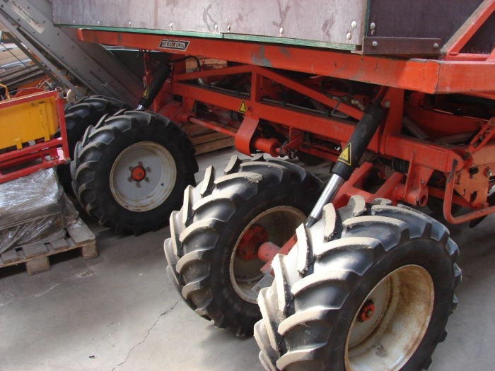 3237 Structural potato planter 4 Reihen 