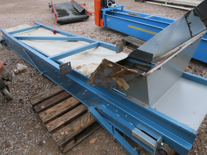 4468 Upmatic feeding conveyor with legs 4400x550 mm