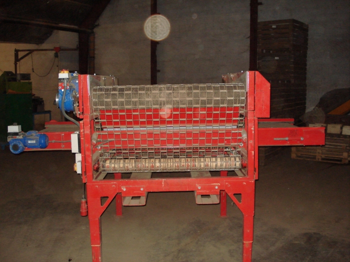 3023 TONG screen grader 1200 mm with reversible cross conveyor 