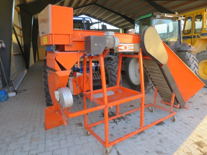 4577 EKKO carrot weigher