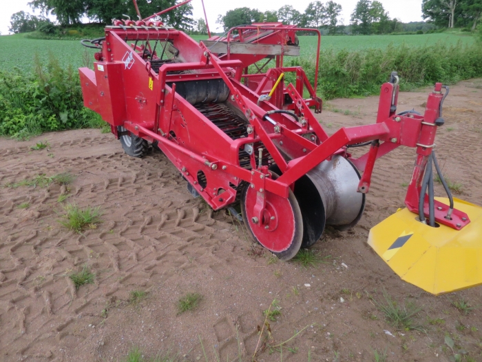 4662 Juko MIDI potato harvester mounted for box