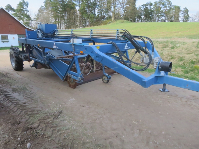 4767 Asa-Lift WR230 onion windrower trailed