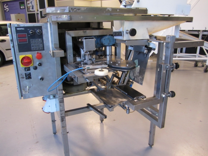 3172 NEWTEC 2009/VB40CC Wiegemaschine mit Plastik bagger 