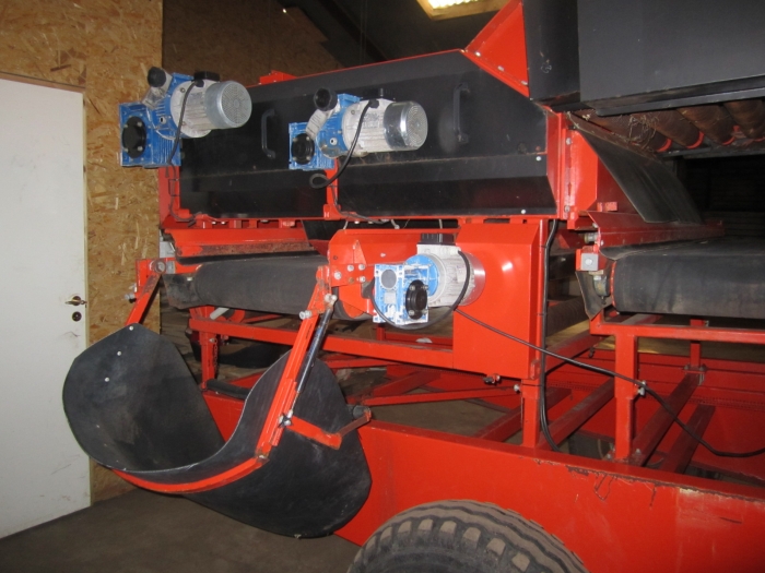3230 EKKO Schüttbunker mit Walzen und 1200 mm Netzsortierer