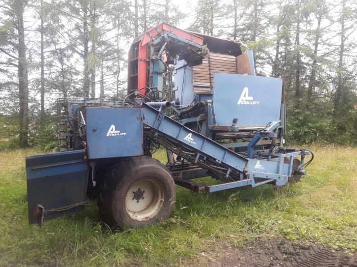 5083 Asa-Lift carrot harvester T-140B