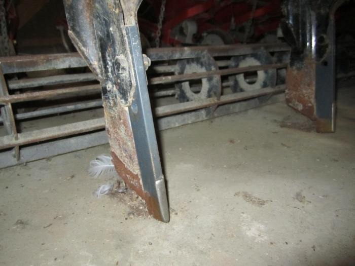 3302 TUME sugar beet seeder with fertilizer