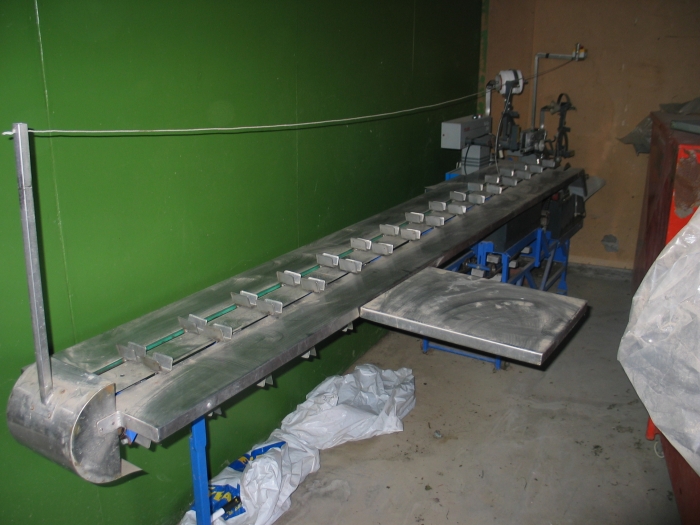 3053 Pak Tyer bunching machine for carrots, radish roses etc