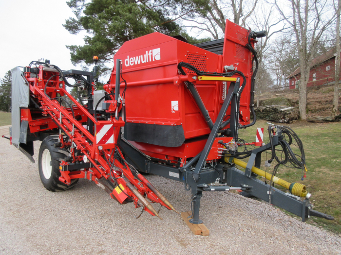 5338 Dewulf GBC carrot harvester with bunker