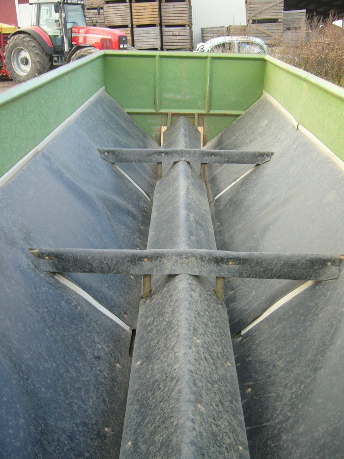 3283 Trailers 3 pc with transport conveyors in button for potato