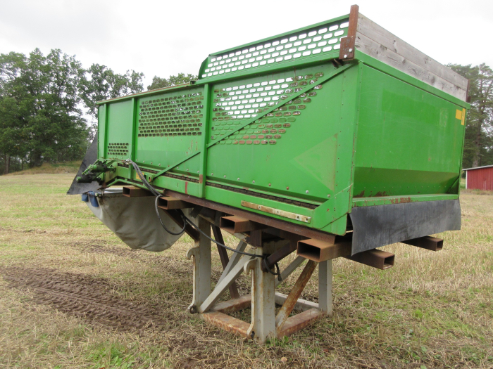 5498 Buffer hopper for potato for wheel loader