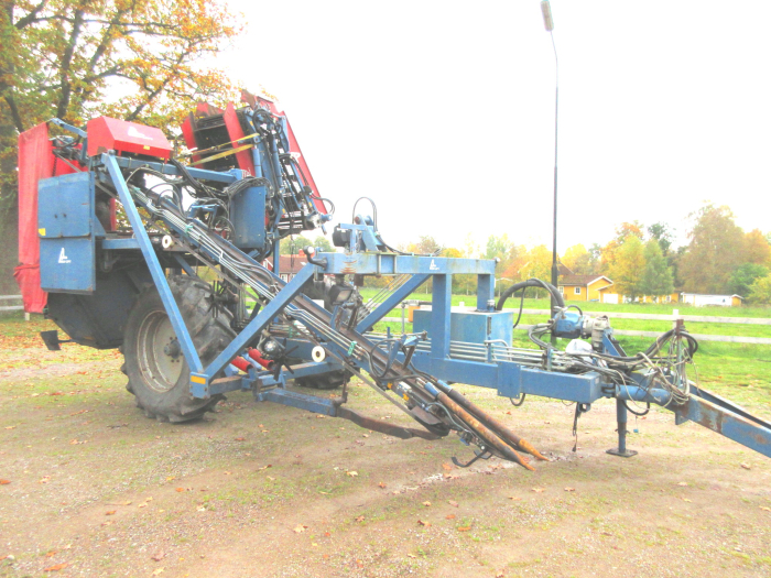 5499 Asa-Lift T-100 DF carrot harvester with elevator