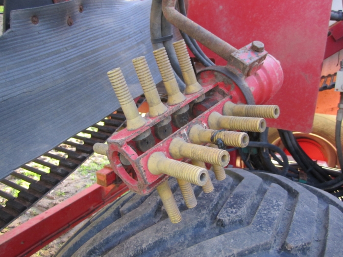 3352 Simon carrot harvester 1 row with bunker