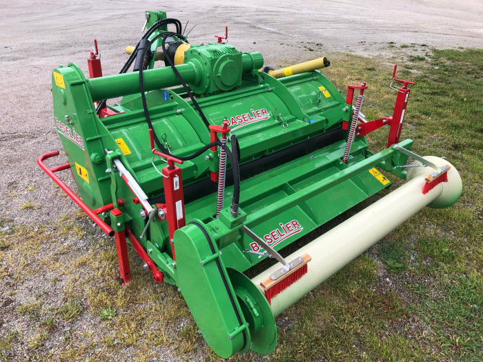 5803 Baselier cultivator with bedformer diabolo roller