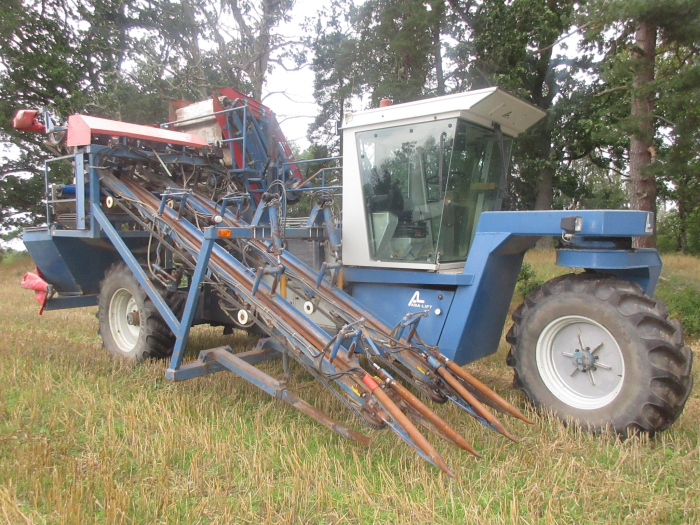 6039 Asa-Lift SP-200 E carrot harvester