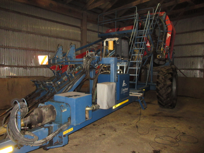 6101 Asa-Lift T252-DF 2 row carrot harvester with elevator. Year 2011